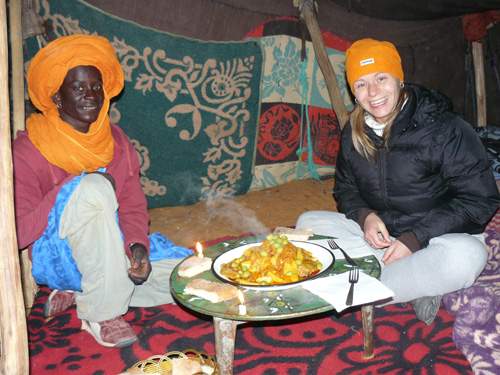 Poušť Erg Chebi - večeře v tuaregském stanu