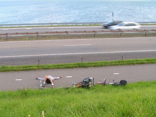 hráz Afsluitdijk - psychická únava z cesty pořád rovně