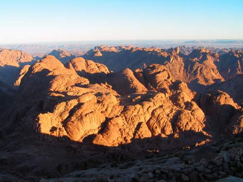 východ Slunce pozorovaný z hory Mont Sinai (2637 m.n.m.)