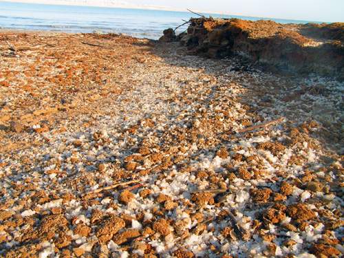 Mrtvé moře - jižní pobřeží - krystaly soli