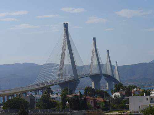 Most přes Corintský záliv