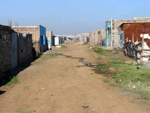 Kayole - běžná ulice ve slumu