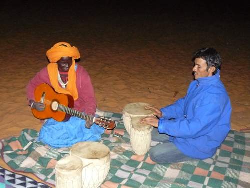 Poušť Erg Chebi - živá hudba v poušti