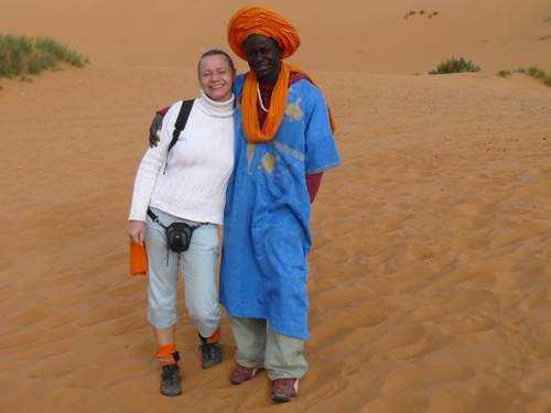 Poušť Erg Chebi - náš průvodce pouští - sudánský Tuareg G´Mani