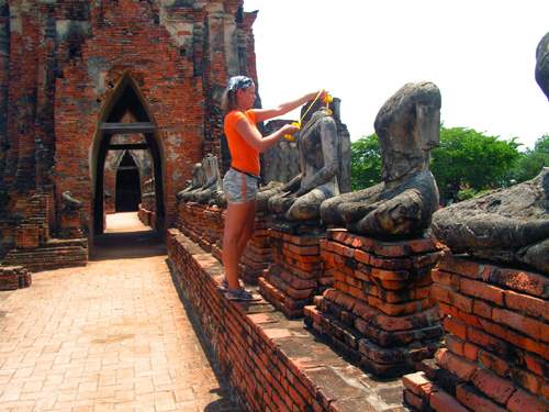 Ayutthaya - hlavy Buddhů padly při dávné thajsko-barmské válce