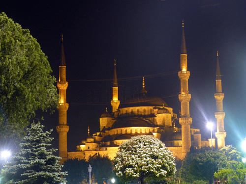 Modrá mešita (je v noci nasvícená žlutě :)
