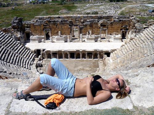 Hieropolis - siesta v divadle