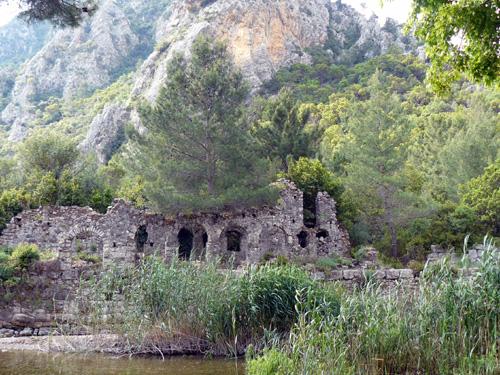 Olympos - ruiny antického města pohlcené džunglí