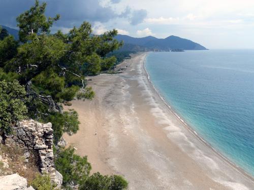 Olympos - vyhlídka ze skalního ostrohu nad pobřežím