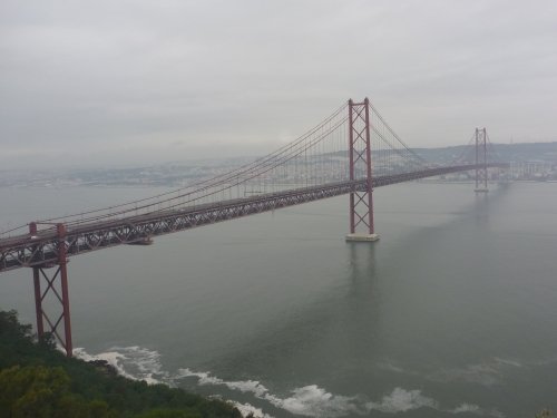 Lisabonský most je dokonce o 200m delší než jeho Sanfranciské dvojče