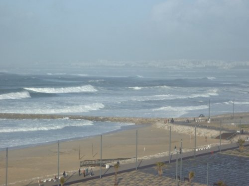 Costa da Caparica - v pozadí Lisabon