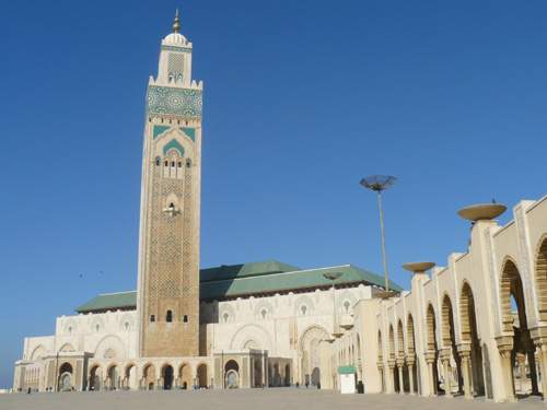 Casablanca - mešita Hassana II. (s kapacitou 25.000 lidí je největší v Africe a 3.největší na světě)
