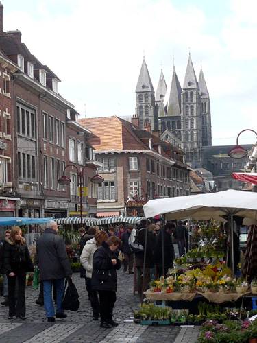 Tournai - květinový trh