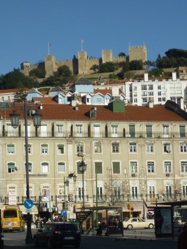 Hrad Castelo de Sao Jorge nad městem